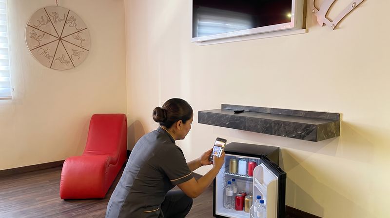 Foto del minibar revisado