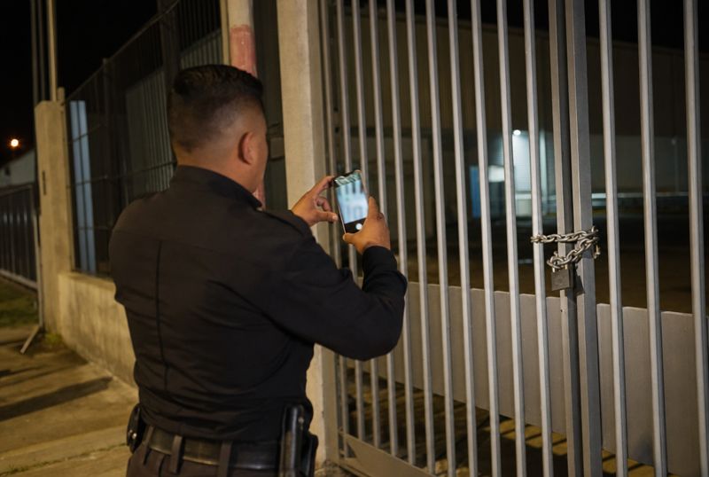 Foto de accesos y portones cerrados