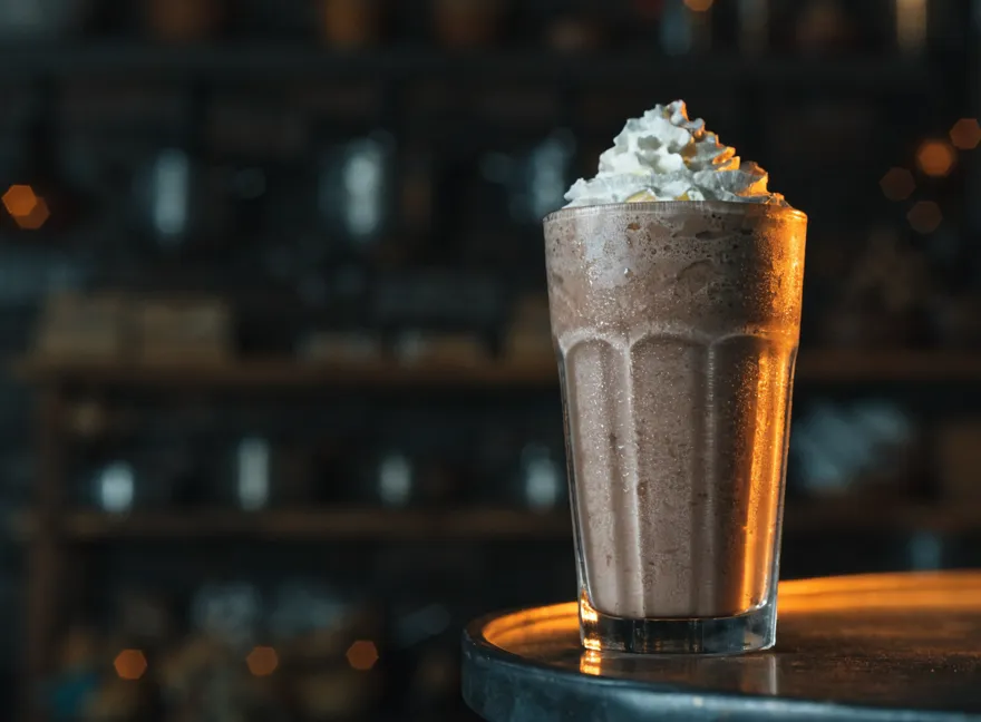 Malteada de vainilla en vaso alto